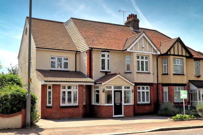 5 bed property, in Palmers Avenue, £675,000