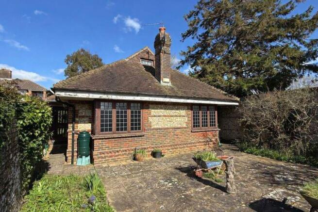 4 bed property, in High Street, £1,200,000