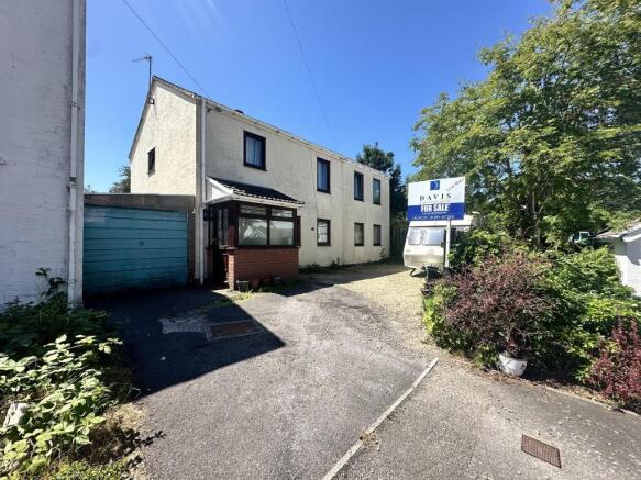 5 bed property, in Castle Lodge Crescent, £375,000