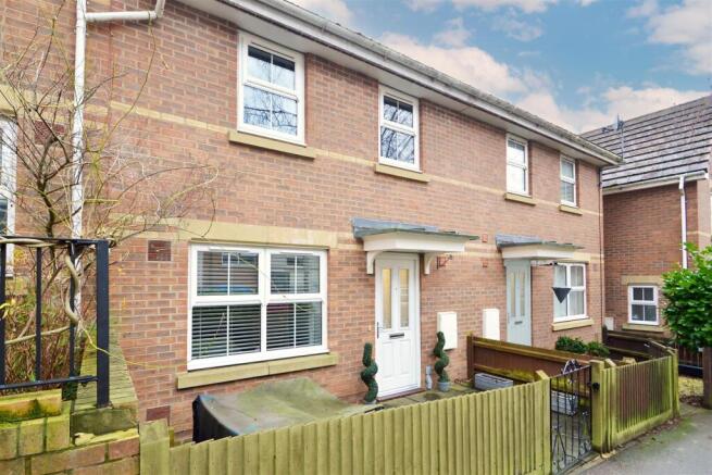 2 bed property, in Olvega Drive, £270,000