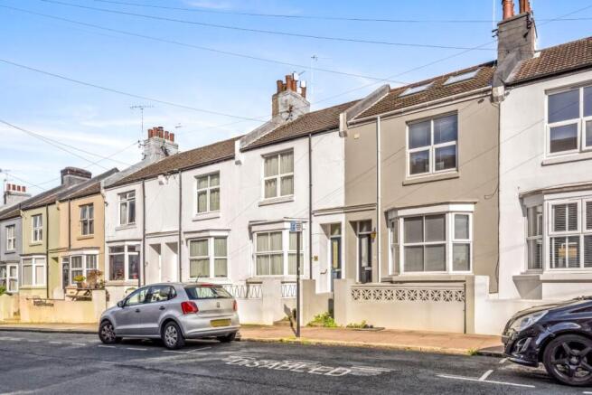 2 bed property, in 68 Dewe Road, £225,000