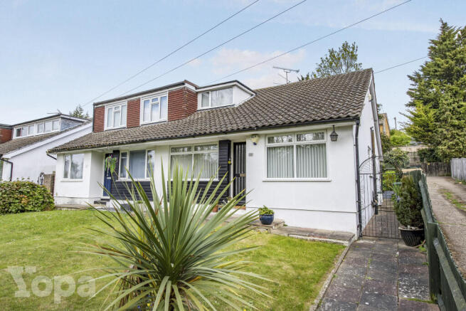 2 bed property, in Downs Road, £450,000