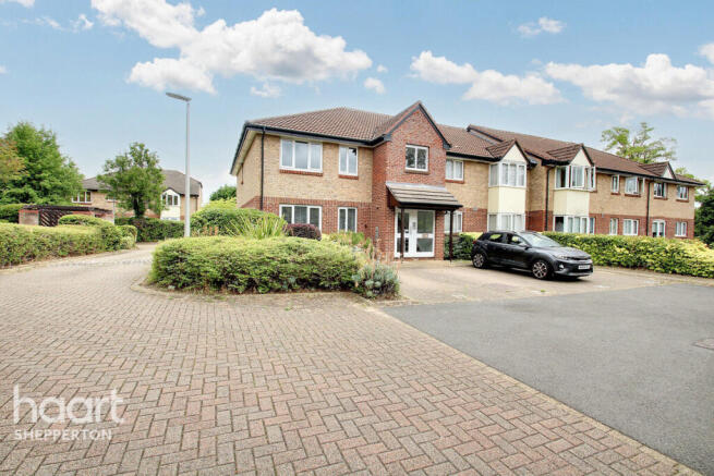 2 bed property, in Shepperton Court Drive, £260,000