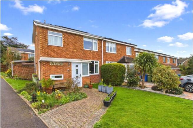 3 bed property, in Lakeside, £425,000