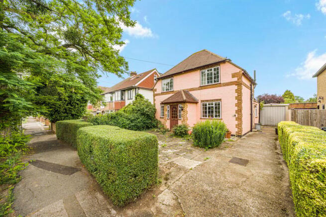 2 bed property, in Horne Road, £650,000
