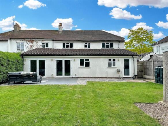 4 bed property, in Floral Villas, £350,000