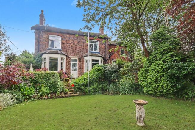 3 bed property, in Bagnall Road, £225,000