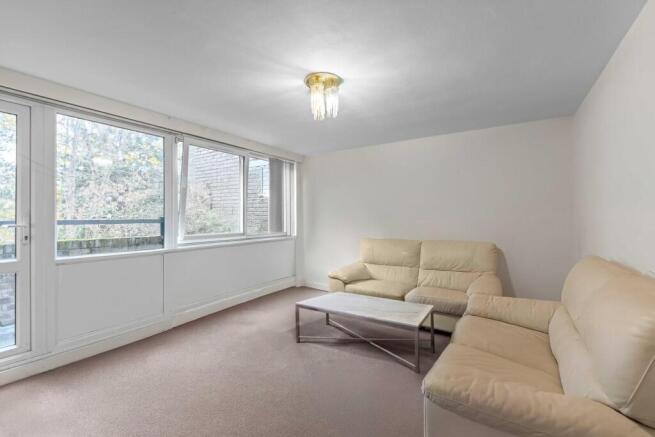 2 bed property, in Maurice Court, £330,000