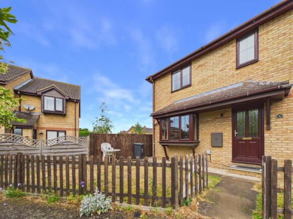 2 bed property, in Pentland Close, £240,000