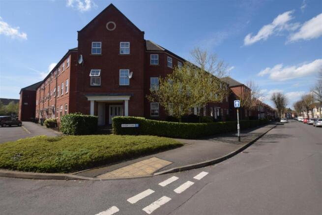 1 bed property, in Marlborough Road, £92,000