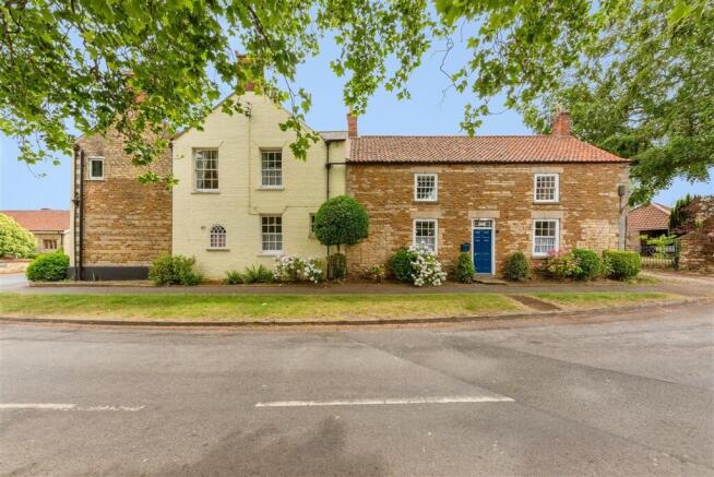 12 bed property, in High Street, £575,000