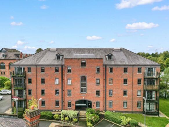 1 bed property, in Elphins Drive, £130,000