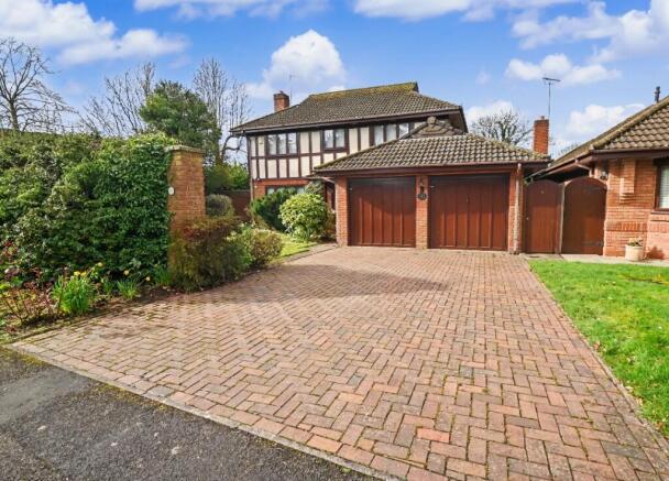 4 bed property, in Froyle Close, £525,000