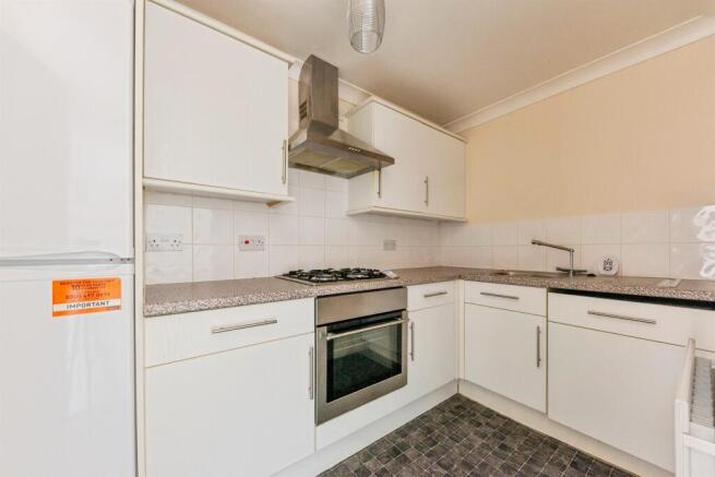1 bed property, in Dudley Road, £70,000