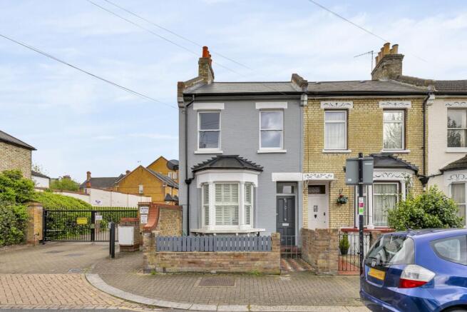 2 bed property, in Fullerton Road, £1,050,000
