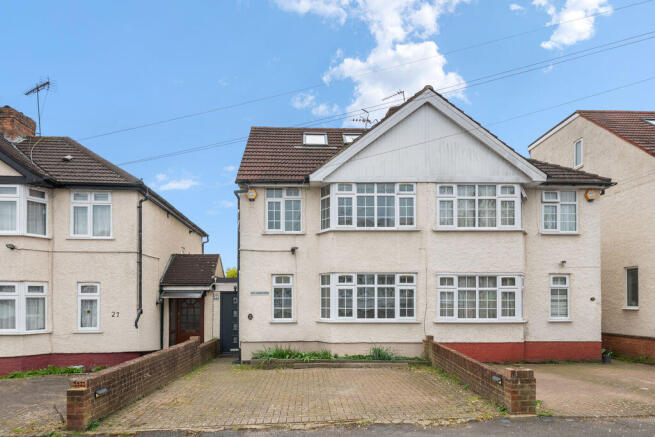 4 bed property, in Clauson Avenue, £575,000