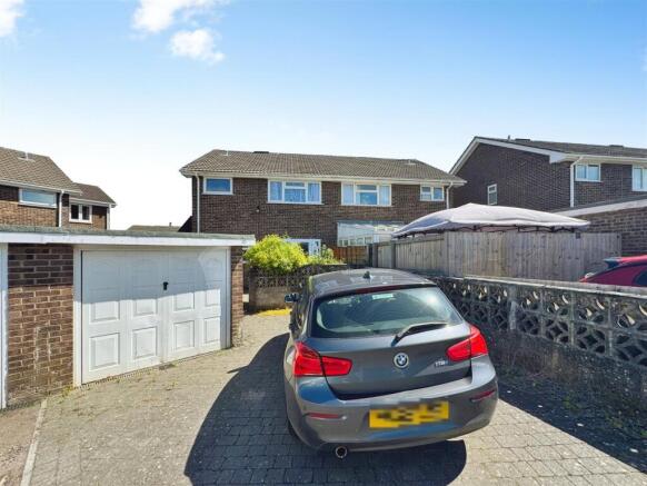 3 bed property, in St. Davids Close, £274,950