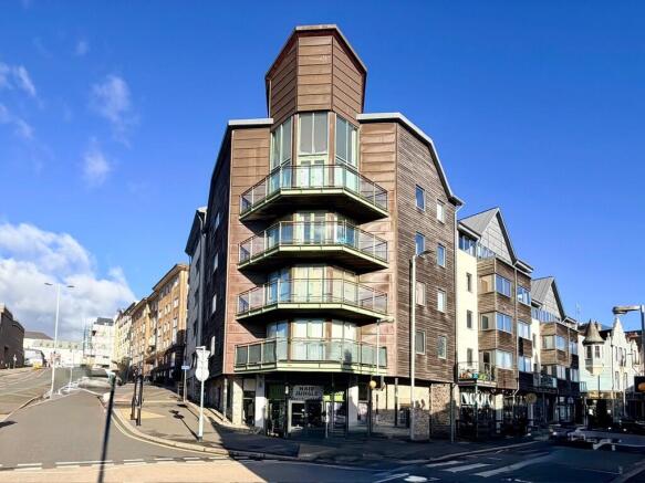 1 bed property, in Ebrington Street, £100,000