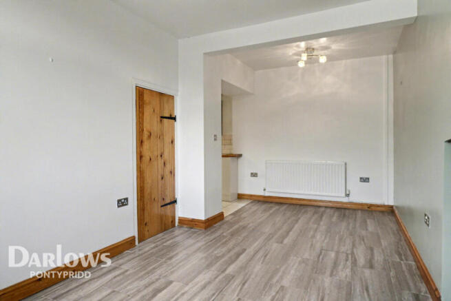 3 bed property, in Aelybryn, £150,000