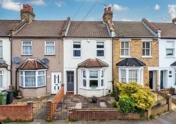 3 bed property, in Bath Road, £400,000