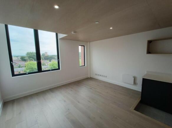 2 bed property, in Spinners Way, £225,000