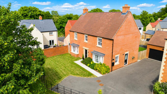 5 bed property, in Aintree Avenue, £700,000