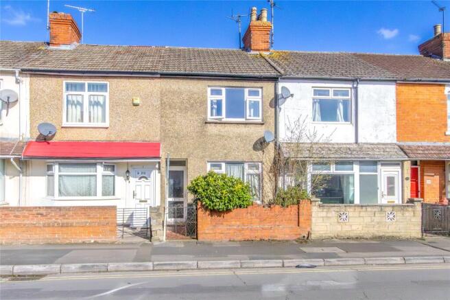 3 bed property, in Ferndale Road, £225,000