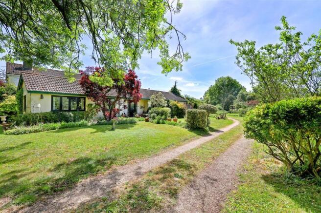 2 bed property, in Kents Lane, £650,000