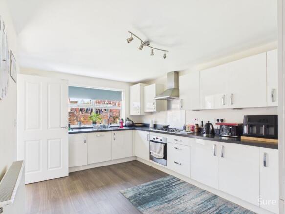 3 bed property, in Dennis Way, £245,000