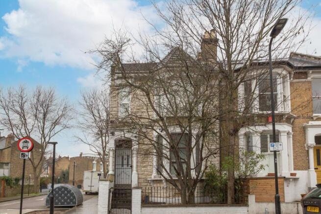 4 bed property, in Brooke Road, £1,695,000
