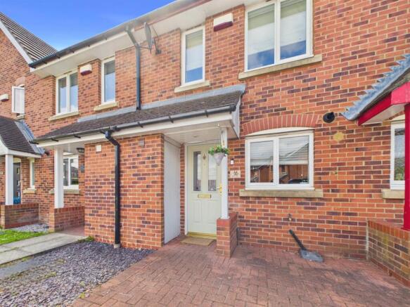 2 bed property, in Kenmore Close, £135,000