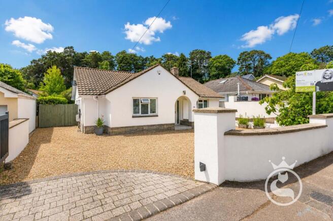 4 bed property, in Lilliput Road, £700,000