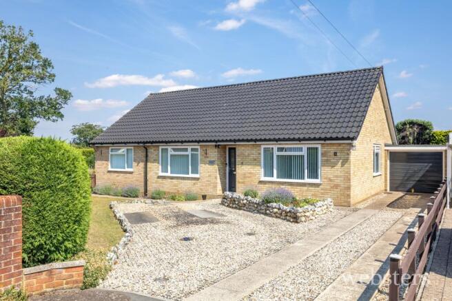 3 bed property, in Shooters Close, £375,000