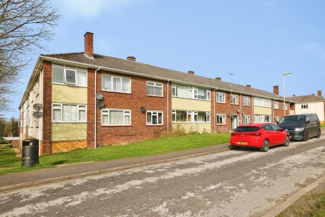1 bed property, in Bell Road, £110,000