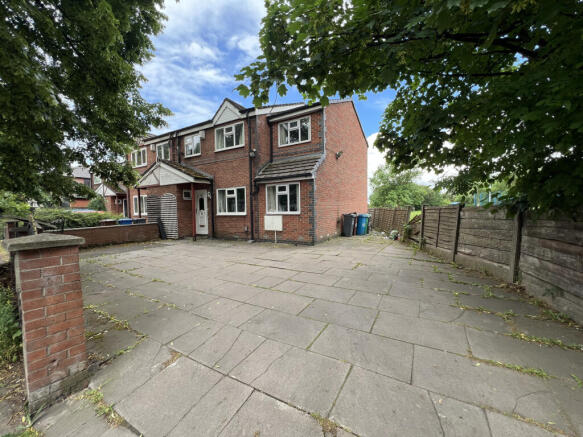 4 bed property, in Mount Road, £325,000