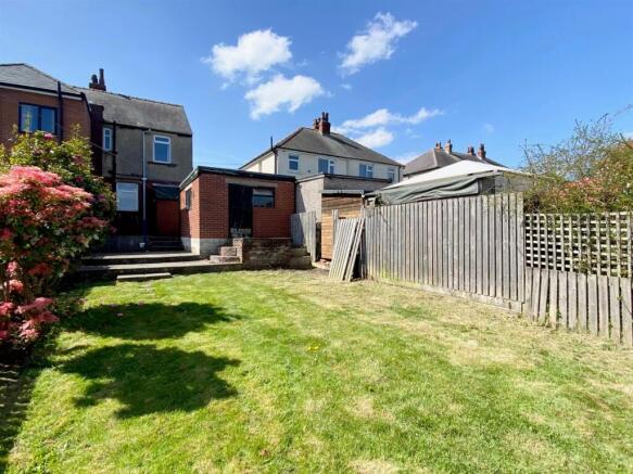 2 bed property, in Frances Avenue, £170,000