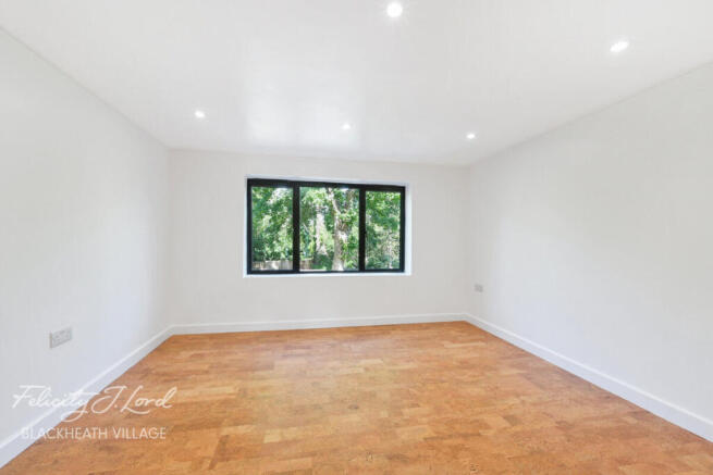 3 bed property, in Lee High Road, £725,000