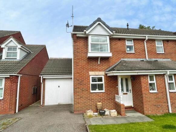 3 bed property, in Bourne Way, £195,000