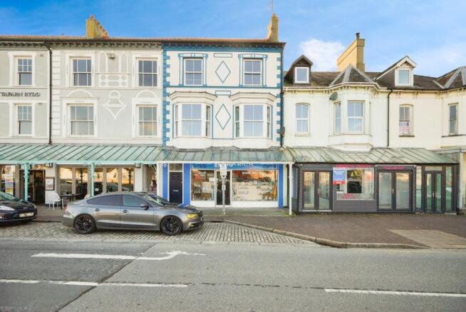4 bed property, in Station Square, £175,000