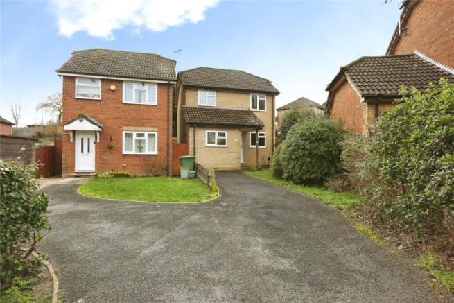 3 bed property, in Bracklesham Close, £270,000