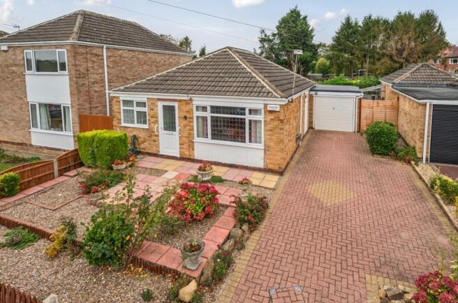 2 bed property, in Moorsholm Drive, £279,000