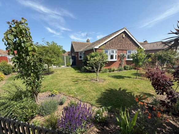 3 bed property, in Gloucester Avenue, £450,000