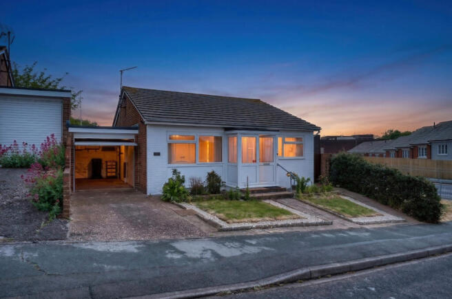 2 bed property, in Magpie Road, £290,000