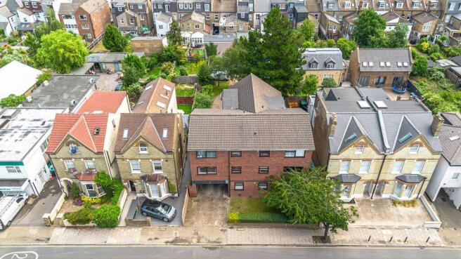 1 bed property, in Hartfield Road, £425,000