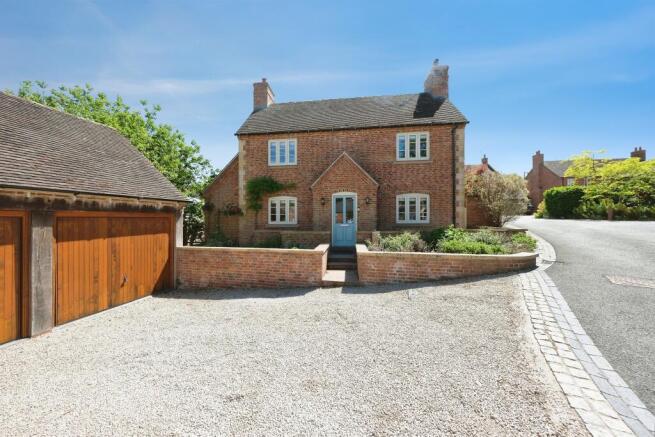 3 bed property, in Pear Tree Mews, £725,000
