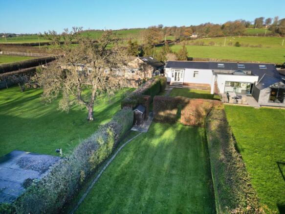 2 bed property, in Spring Lane, £350,000