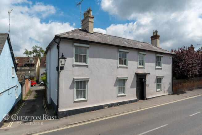 5 bed property, in Mill End, £900,000