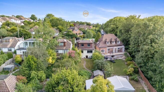 3 bed property, in Woodland Way, £725,000