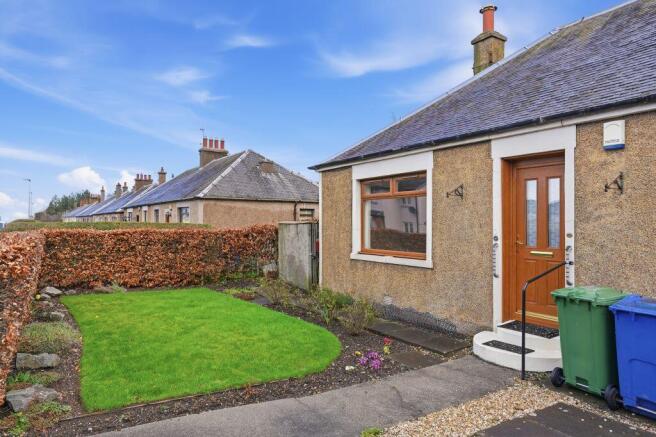 2 bed property, in 12 Edgefield Road, £260,000