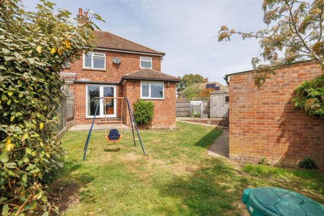 3 bed property, in Queens Drive, £290,000